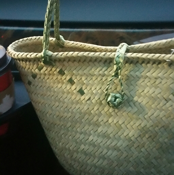 Natural Woven Picnic Basket Bag in Rattan Style 🧺 - Picture 4 of 5